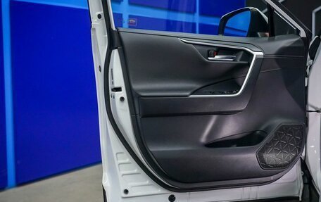 Toyota RAV4, 2021 год, 3 450 000 рублей, 15 фотография