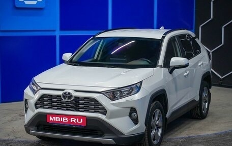 Toyota RAV4, 2021 год, 3 450 000 рублей, 2 фотография