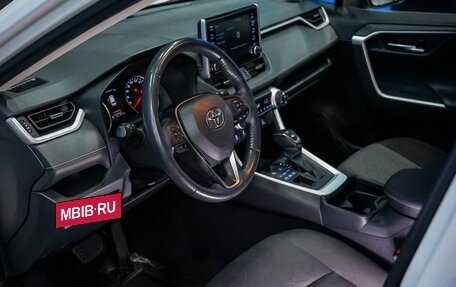 Toyota RAV4, 2021 год, 3 450 000 рублей, 11 фотография