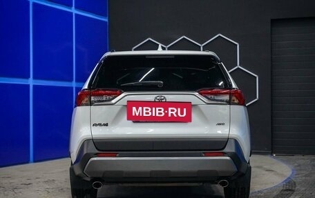 Toyota RAV4, 2021 год, 3 450 000 рублей, 8 фотография
