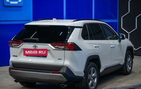Toyota RAV4, 2021 год, 3 450 000 рублей, 7 фотография