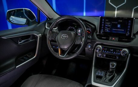 Toyota RAV4, 2021 год, 3 450 000 рублей, 26 фотография