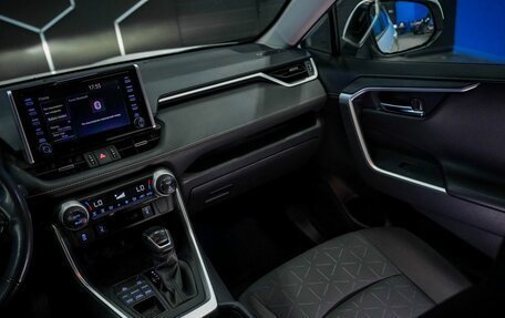 Toyota RAV4, 2021 год, 3 450 000 рублей, 28 фотография