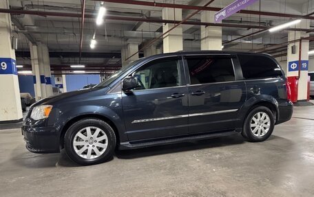 Chrysler Town & Country V рестайлинг, 2013 год, 1 900 000 рублей, 8 фотография