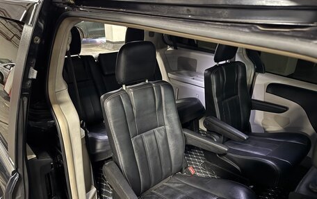 Chrysler Town & Country V рестайлинг, 2013 год, 1 900 000 рублей, 14 фотография