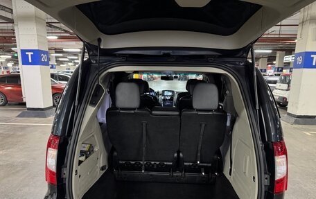 Chrysler Town & Country V рестайлинг, 2013 год, 1 900 000 рублей, 13 фотография