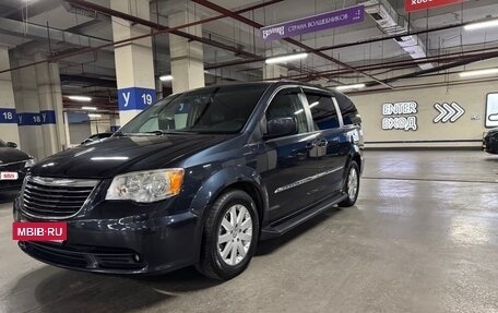 Chrysler Town & Country V рестайлинг, 2013 год, 1 900 000 рублей, 11 фотография