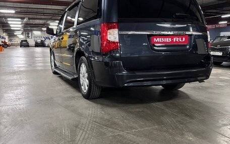 Chrysler Town & Country V рестайлинг, 2013 год, 1 900 000 рублей, 12 фотография