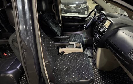Chrysler Town & Country V рестайлинг, 2013 год, 1 900 000 рублей, 17 фотография