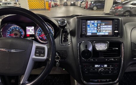Chrysler Town & Country V рестайлинг, 2013 год, 1 900 000 рублей, 19 фотография
