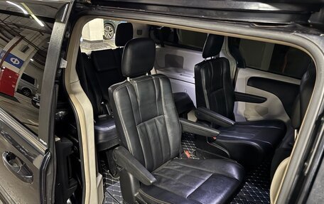 Chrysler Town & Country V рестайлинг, 2013 год, 1 900 000 рублей, 18 фотография
