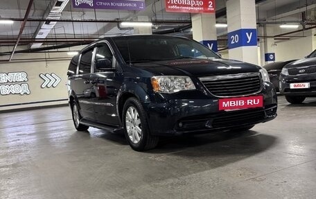 Chrysler Town & Country V рестайлинг, 2013 год, 1 900 000 рублей, 10 фотография