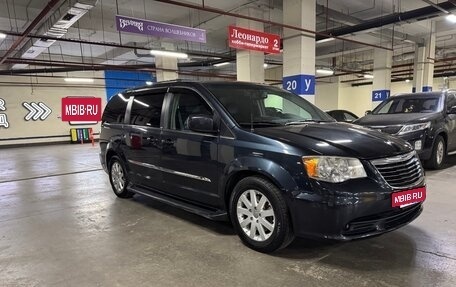 Chrysler Town & Country V рестайлинг, 2013 год, 1 900 000 рублей, 9 фотография