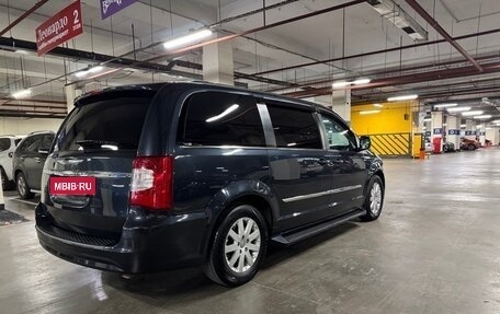 Chrysler Town & Country V рестайлинг, 2013 год, 1 900 000 рублей, 7 фотография