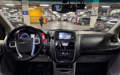 Chrysler Town & Country V рестайлинг, 2013 год, 1 900 000 рублей, 20 фотография