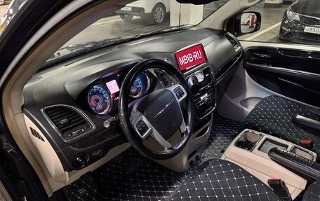 Chrysler Town & Country V рестайлинг, 2013 год, 1 900 000 рублей, 21 фотография