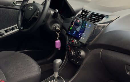 Hyundai Solaris II рестайлинг, 2011 год, 720 000 рублей, 10 фотография