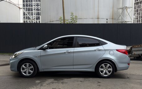 Hyundai Solaris II рестайлинг, 2011 год, 720 000 рублей, 4 фотография