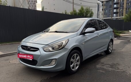 Hyundai Solaris II рестайлинг, 2011 год, 720 000 рублей, 3 фотография