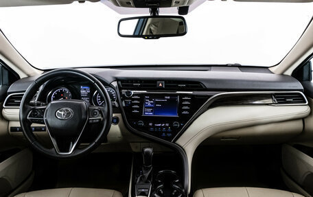 Toyota Camry, 2020 год, 2 199 000 рублей, 12 фотография