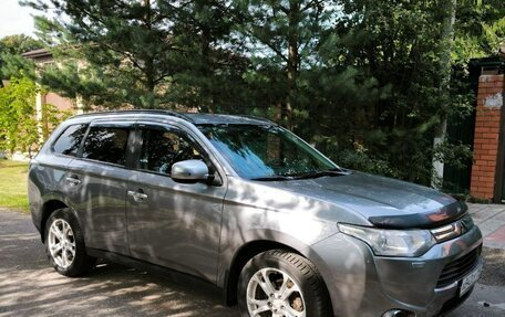 Mitsubishi Outlander III рестайлинг 3, 2012 год, 1 170 000 рублей, 2 фотография