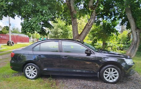 Volkswagen Jetta VI, 2011 год, 670 000 рублей, 3 фотография