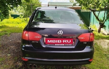 Volkswagen Jetta VI, 2011 год, 670 000 рублей, 4 фотография