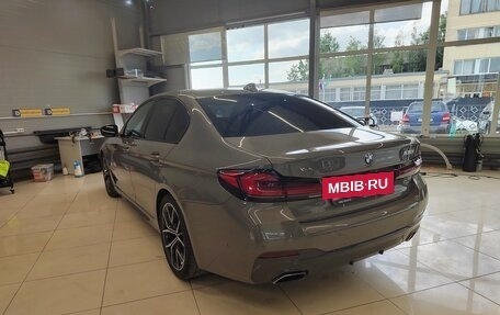 BMW 5 серия, 2021 год, 4 700 000 рублей, 4 фотография