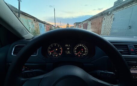 Volkswagen Jetta VI, 2011 год, 600 000 рублей, 8 фотография