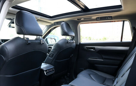Toyota Highlander, 2025 год, 5 549 000 рублей, 24 фотография