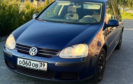 Volkswagen Golf V, 2004 год, 570 000 рублей, 1 фотография