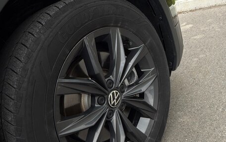 Volkswagen Tiguan II, 2022 год, 3 280 000 рублей, 13 фотография