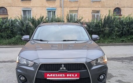 Mitsubishi Outlander III рестайлинг 3, 2010 год, 1 150 000 рублей, 3 фотография