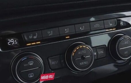 Volkswagen Tiguan II, 2019 год, 2 880 000 рублей, 5 фотография