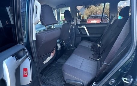 Toyota Land Cruiser Prado 150 рестайлинг 2, 2018 год, 4 950 000 рублей, 9 фотография