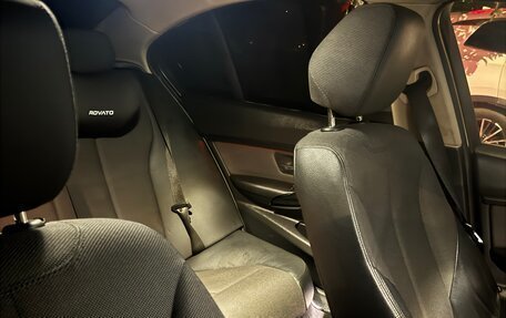 BMW 3 серия, 2018 год, 1 550 000 рублей, 16 фотография