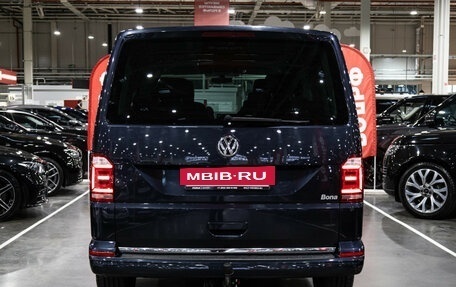 Volkswagen Multivan T6 рестайлинг, 2019 год, 3 500 000 рублей, 6 фотография