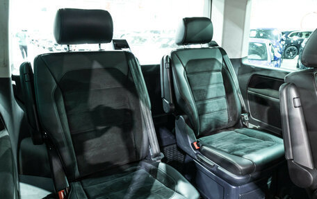 Volkswagen Multivan T6 рестайлинг, 2019 год, 3 500 000 рублей, 12 фотография