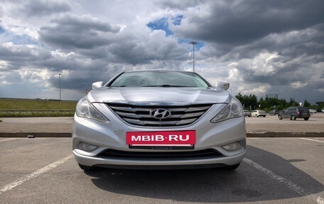 Hyundai Sonata VI, 2011 год, 1 050 000 рублей, 2 фотография