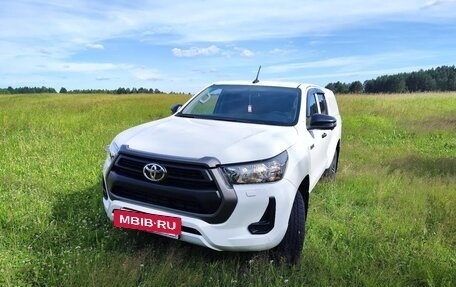 Toyota Hilux VIII, 2020 год, 5 000 000 рублей, 2 фотография