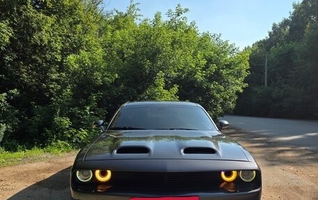 Dodge Challenger III рестайлинг 2, 2020 год, 2 500 000 рублей, 2 фотография
