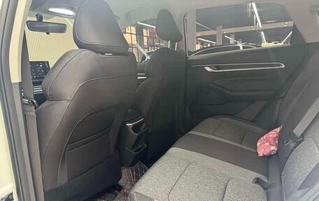 Geely Emgrand, 2025 год, 1 300 000 рублей, 4 фотография