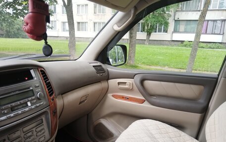 Toyota Land Cruiser 100 рестайлинг 2, 2003 год, 1 600 000 рублей, 6 фотография