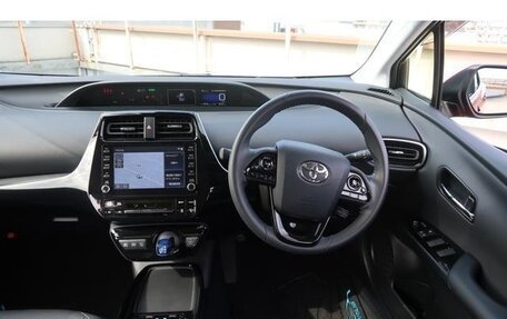 Toyota Prius IV XW50, 2022 год, 1 808 000 рублей, 21 фотография
