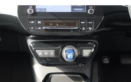 Toyota Prius IV XW50, 2022 год, 1 808 000 рублей, 35 фотография
