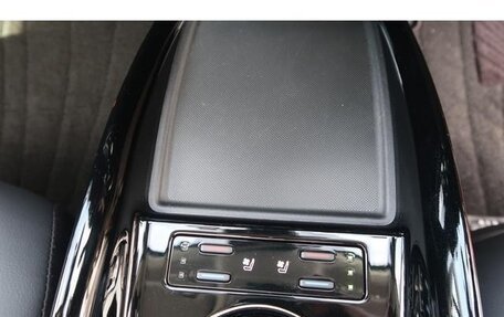 Toyota Prius IV XW50, 2022 год, 1 808 000 рублей, 32 фотография