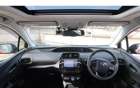 Toyota Prius IV XW50, 2022 год, 1 808 000 рублей, 30 фотография