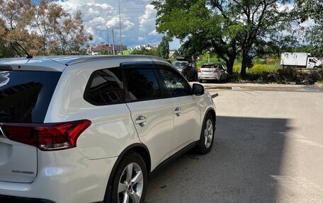 Mitsubishi Outlander III рестайлинг 3, 2013 год, 1 499 999 рублей, 4 фотография