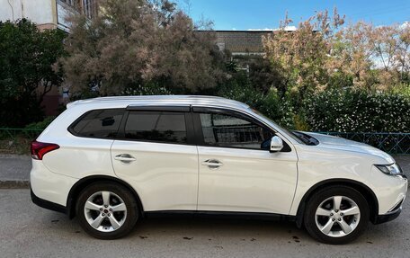 Mitsubishi Outlander III рестайлинг 3, 2013 год, 1 499 999 рублей, 3 фотография