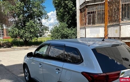 Mitsubishi Outlander III рестайлинг 3, 2013 год, 1 499 999 рублей, 5 фотография